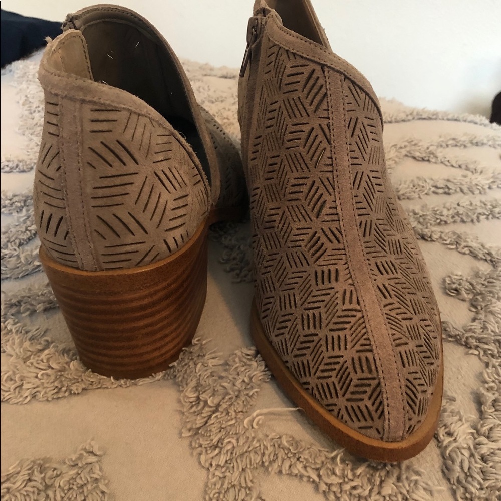 Open side booties